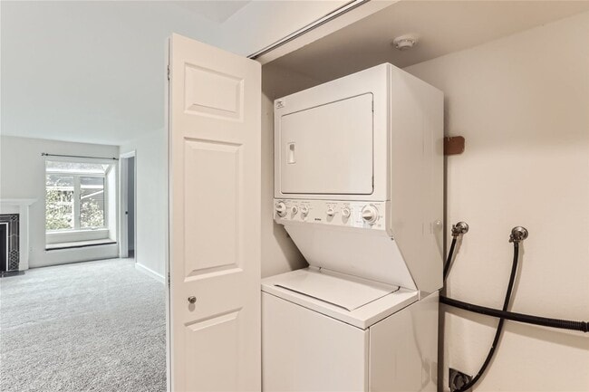 Building Photo - Beautiful 2BR/1BA Condo For Rent!!! Available May 1st - TEXT to TOUR!!!