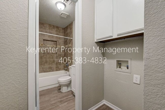 Building Photo - 313 Belmont Dr