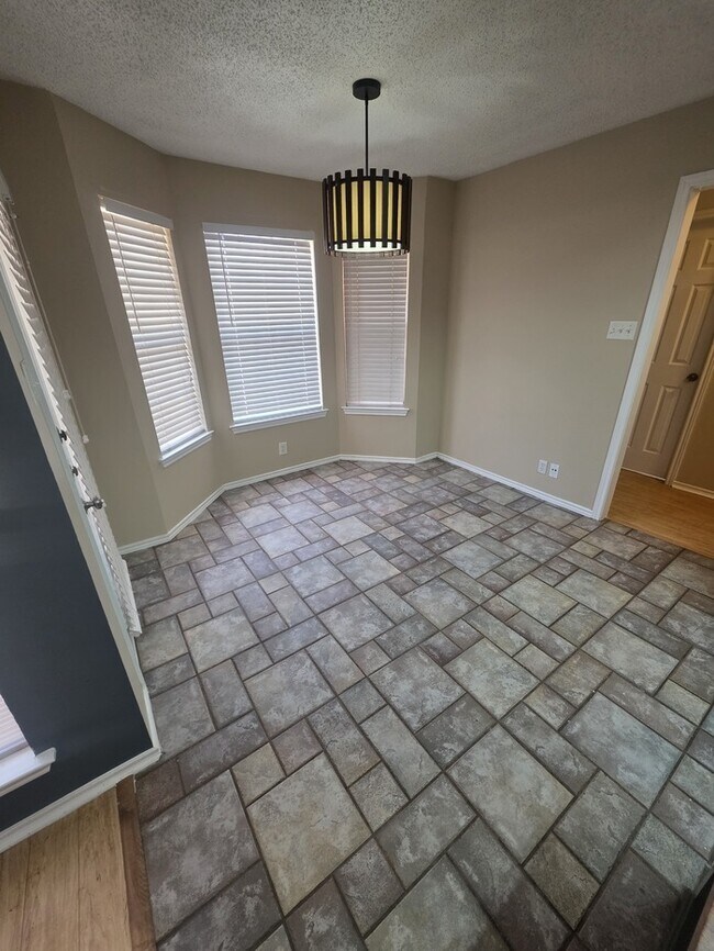 Building Photo - 4 bed 2 bath home in Northgate
