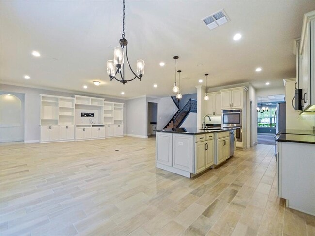 Building Photo - 4940 Palmetto Park Dr