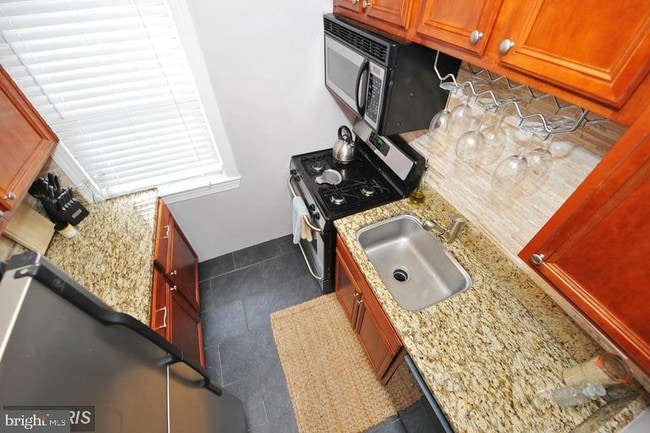 Building Photo - 906 S Washington St