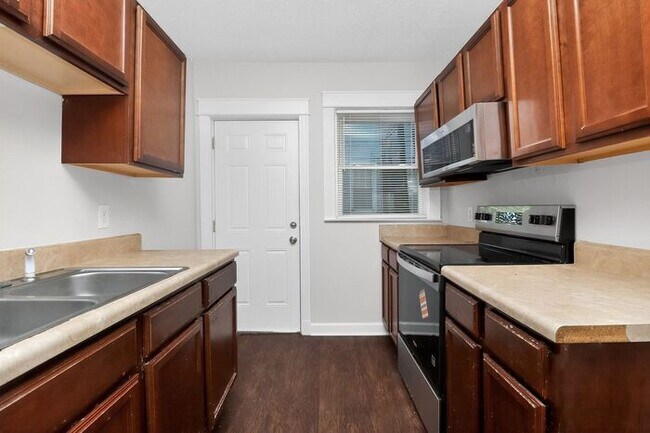 Building Photo - Charming 3BD/1BA Ranch in