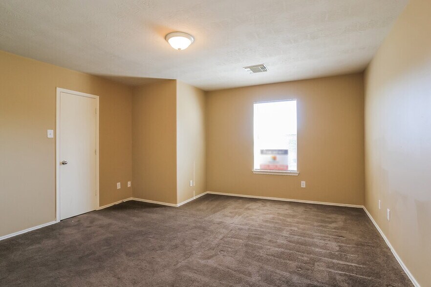 Building Photo - 21211 Linden House Ct