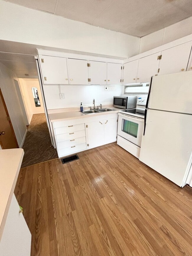 Building Photo - 2 bed Mobile Home in 55+ Community