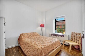 Building Photo - 186 W 80th St