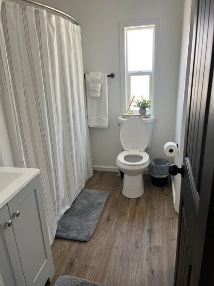 Building Photo - 1634 3rd St E