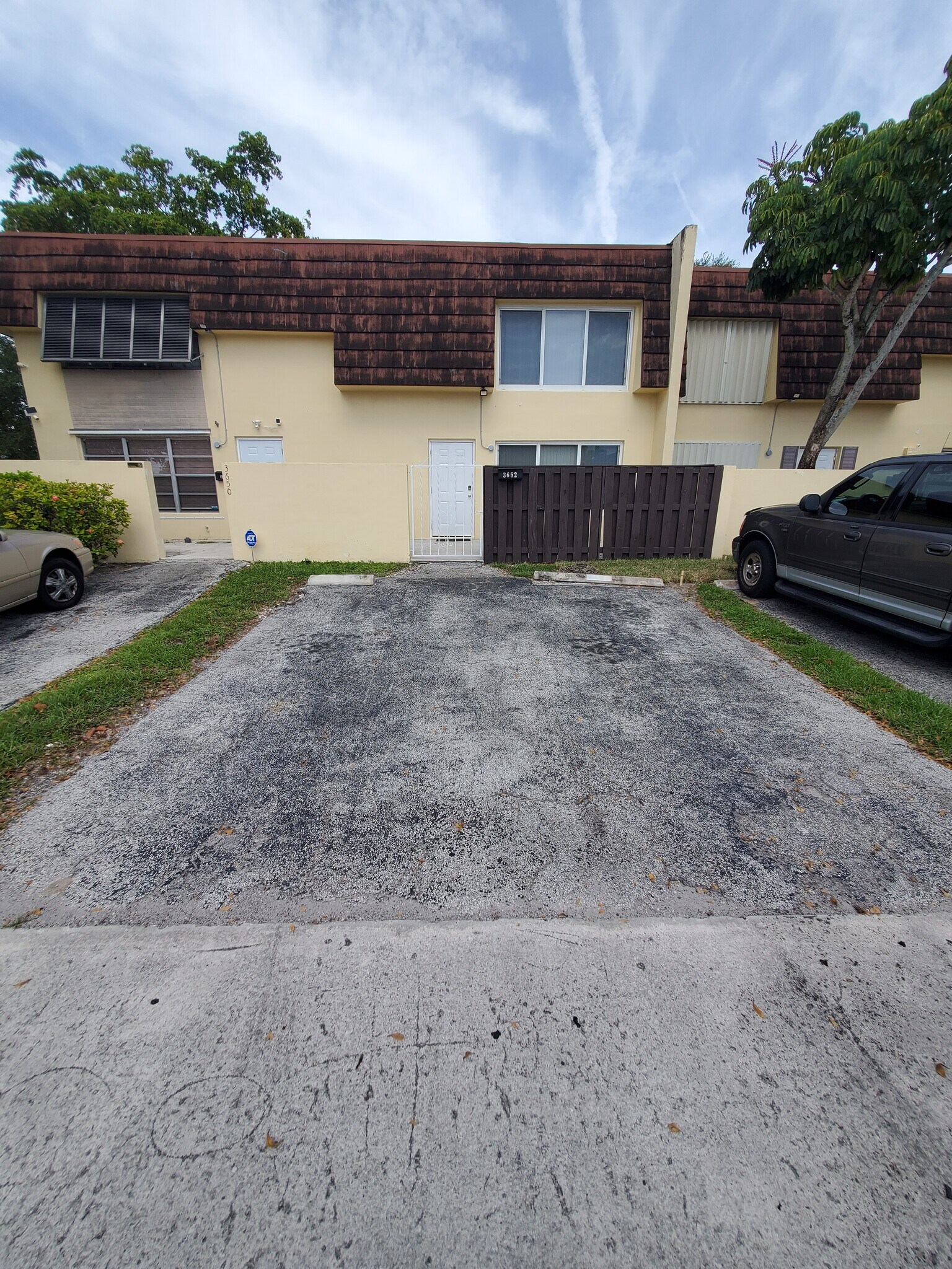 Building Photo - 3652 SW 60th Ter