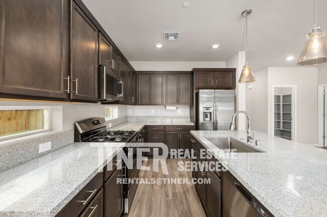 Building Photo - 4224 Roanne Wy