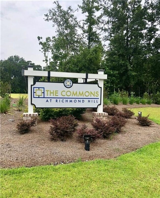 Building Photo - 4 Bed/2.5 Bath in The Commons