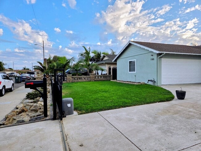 Building Photo - Charming 3-Bedroom Home with Spacious Layo...