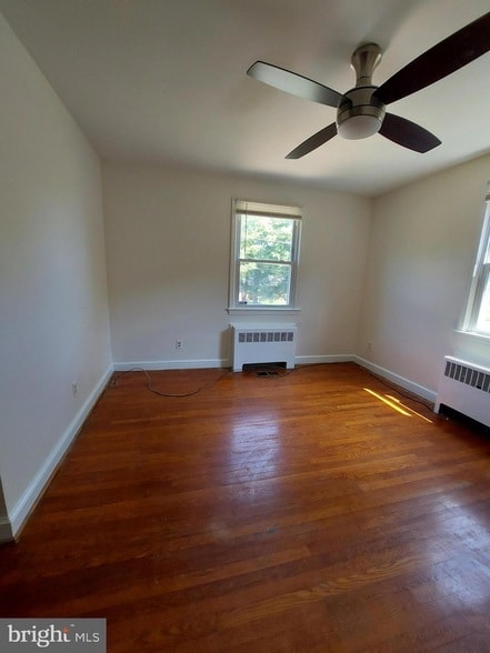 Building Photo - 3209 Leslie Ave