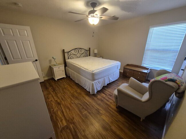 Building Photo - 40 Nicole Dr