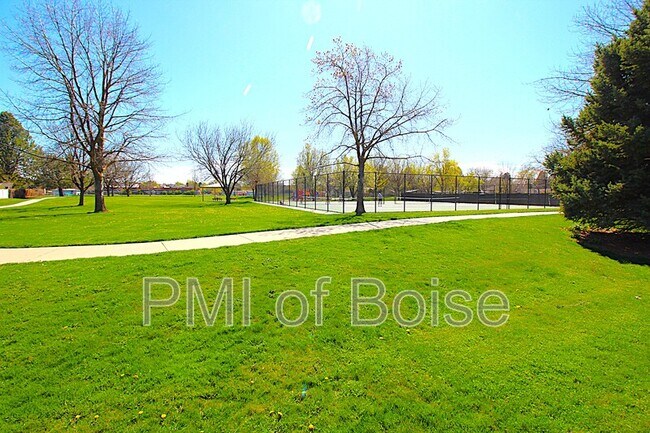 Building Photo - 3357 S Williamsburg Way