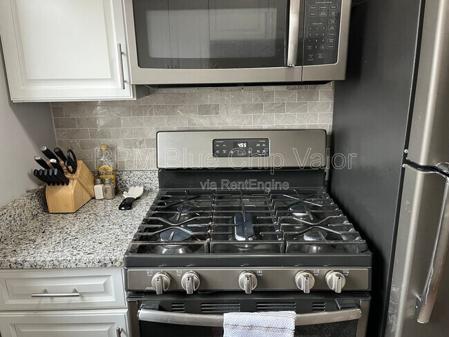 Building Photo - 3522 Pembroke Ave