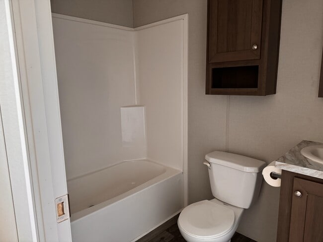 Building Photo - 5201 Chantelle Dr