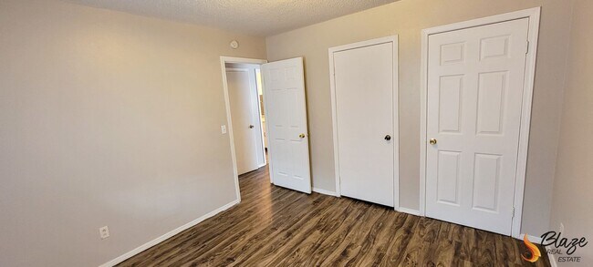 Building Photo - 4210 SE 16th Ave