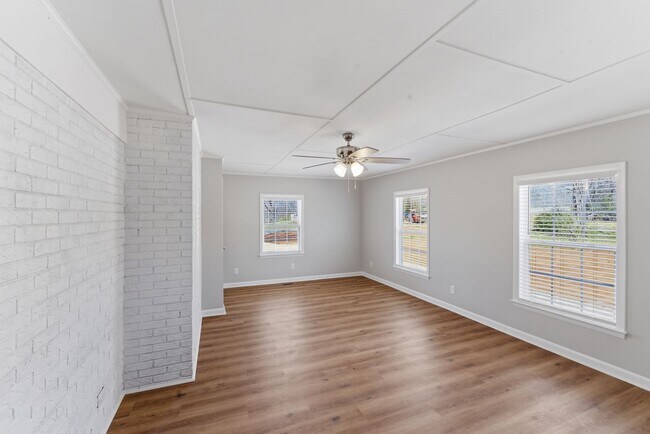 Building Photo - COMING SOON! Space, Comfort & Convenience – 3BR Home Near I-85 & Crowders Mountain