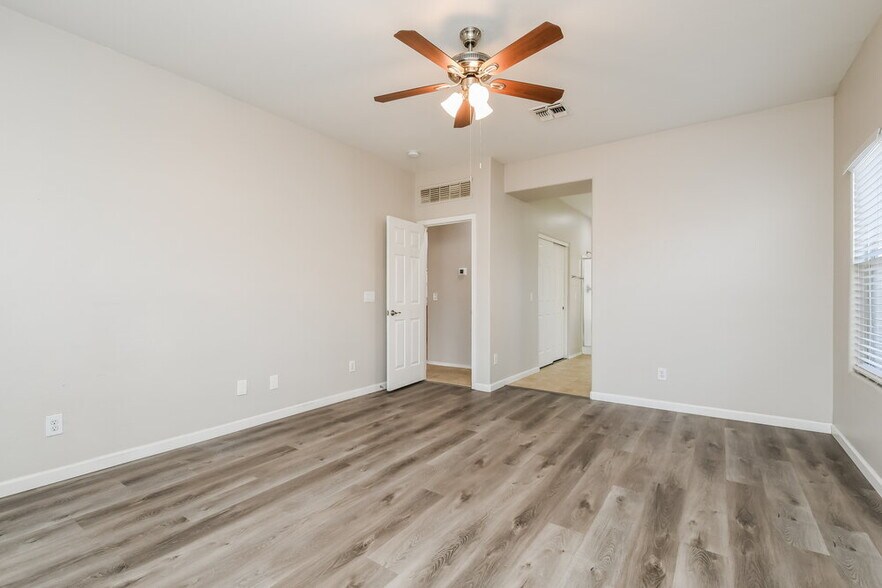 Building Photo - 3441 E Baranca Ct