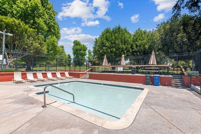 Building Photo - Spacious 3 Bed 2 Bath Townhome in Villa Po...
