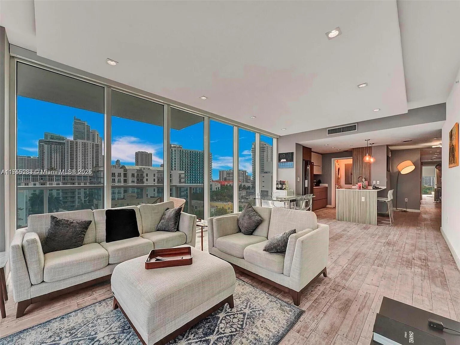 Building Photo - 600 NE 27th St