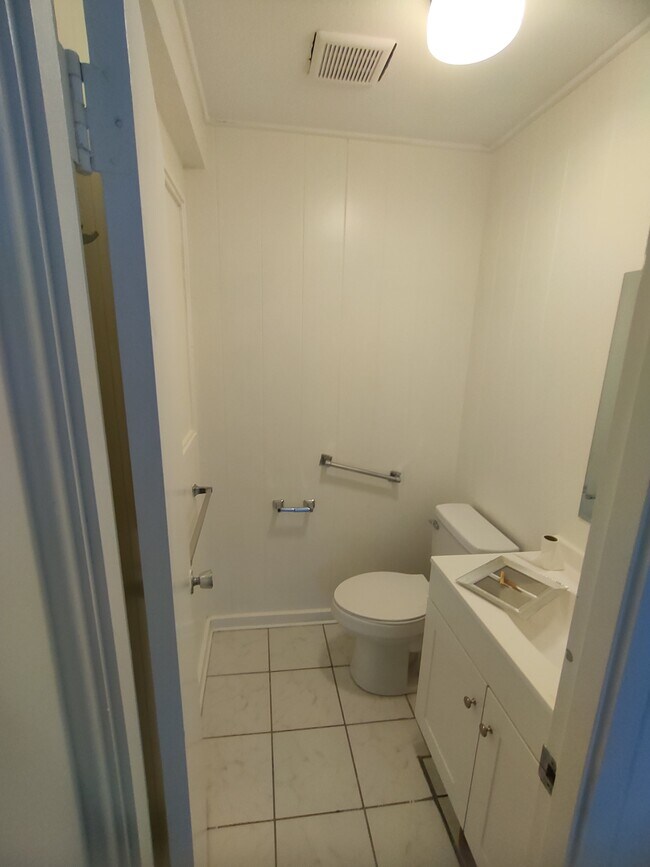 Building Photo - 2002 Mahaoo Pl