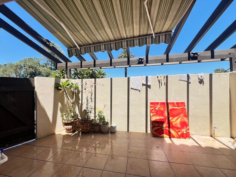 Building Photo - 12206 Rancho Bernardo Rd
