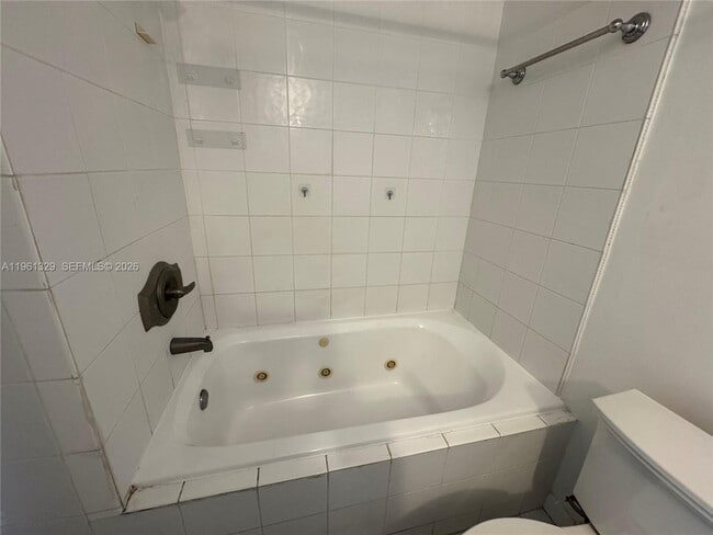 Building Photo - 18041 Biscayne Blvd