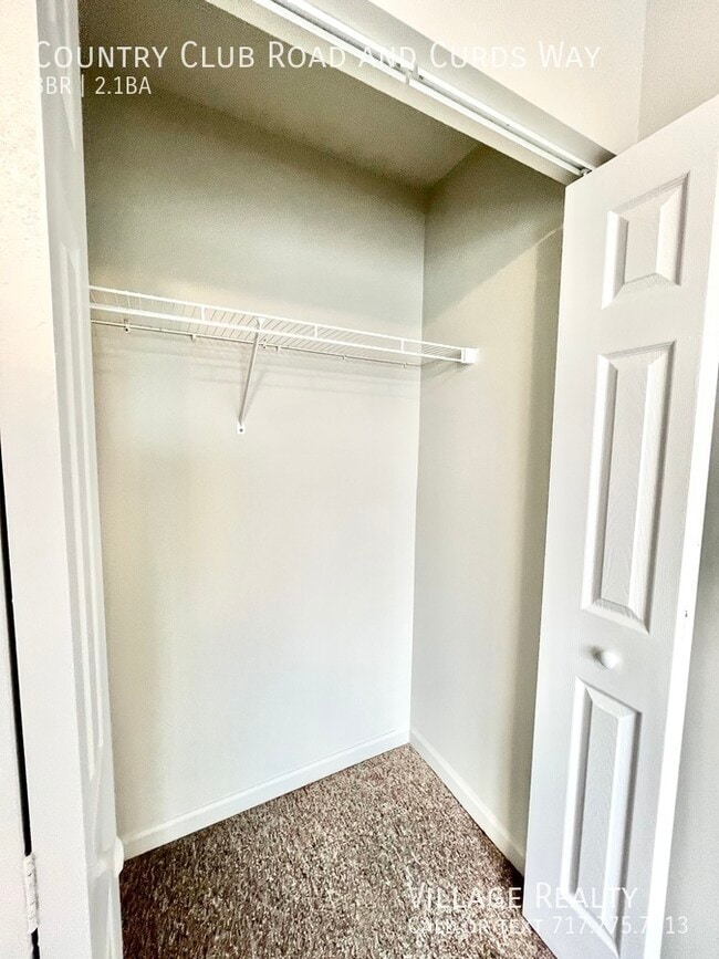 Building Photo - 703 Country Club Rd