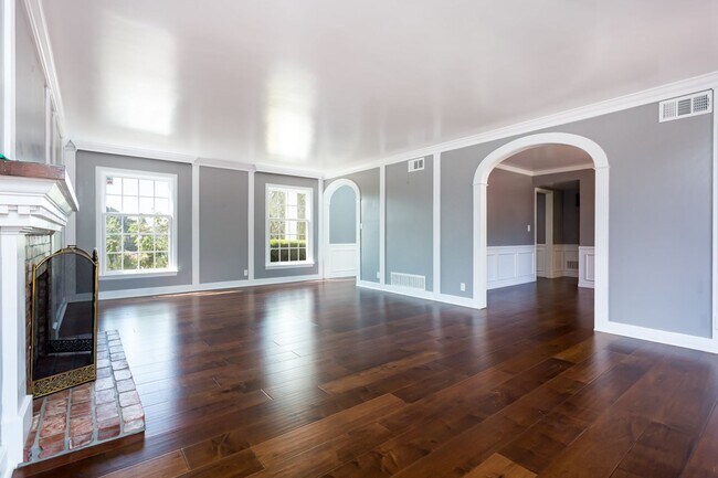 Building Photo - Georgian Colonial in Mt Helix