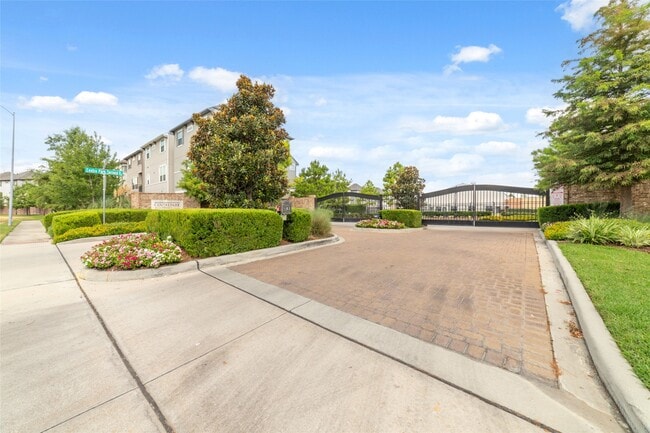 Building Photo - 4011 Centre Valley Ln