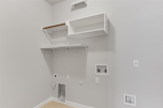 Building Photo - 600 S Frontier Ln