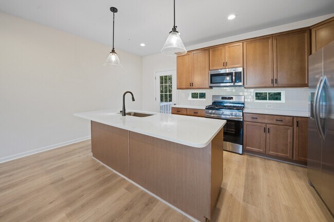 Building Photo - 375 Tumblers Wy