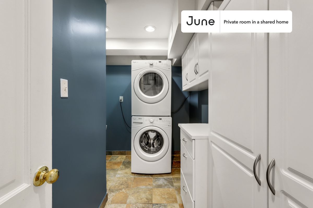 Building Photo - Room in Shared 7 bed/4 bath home