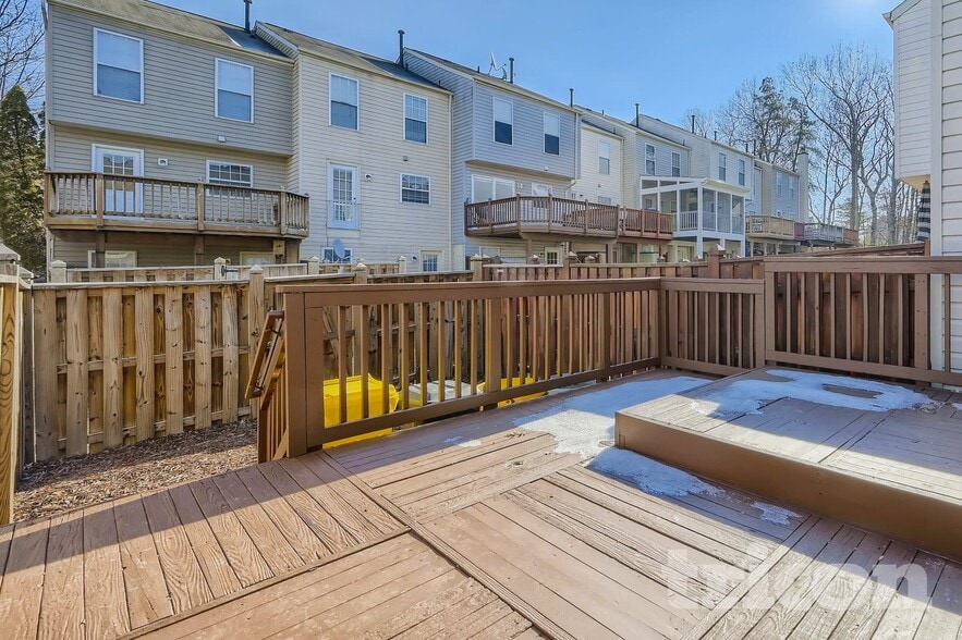 Building Photo - 8301 Water Lily Way