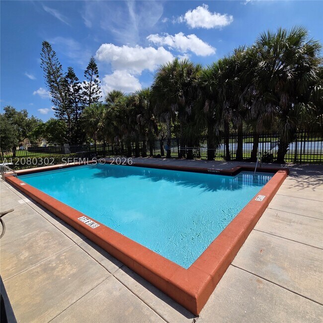 Building Photo - 2079 Coral Ridge Dr