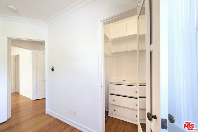 Building Photo - 601 9th St