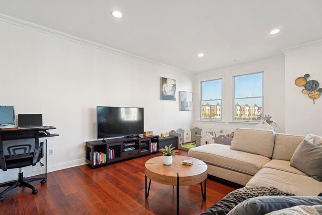 Building Photo - 205 Shearwater Ct W