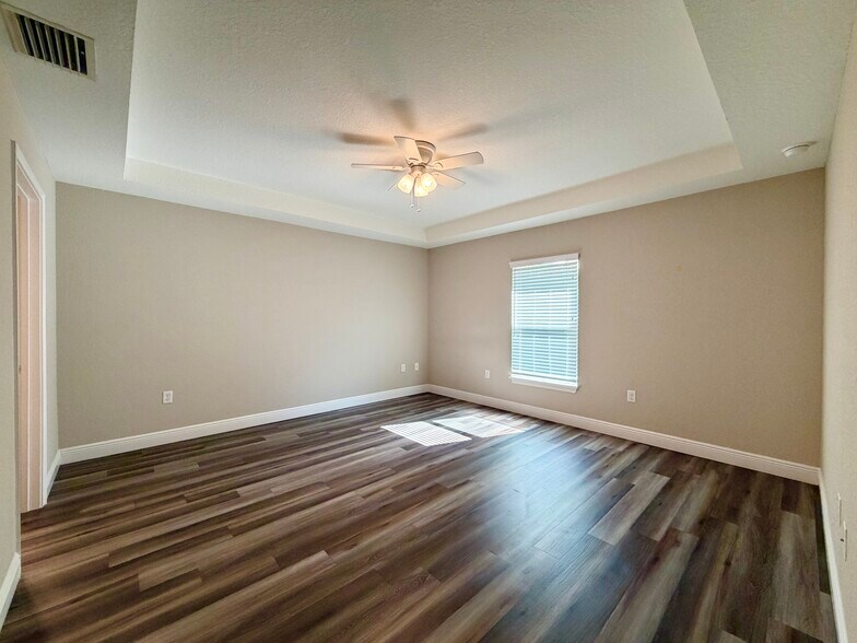 Building Photo - 210 Marion Oaks Ln