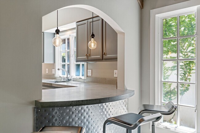 Building Photo - Contemporary Home in Desirable Community C...
