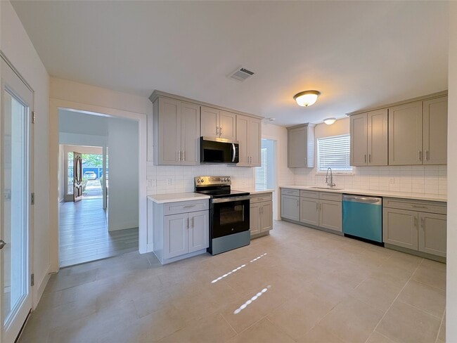 Building Photo - 22206 Goldstone Dr