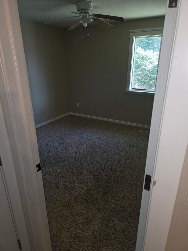 Building Photo - 355 Kurtwood Dr