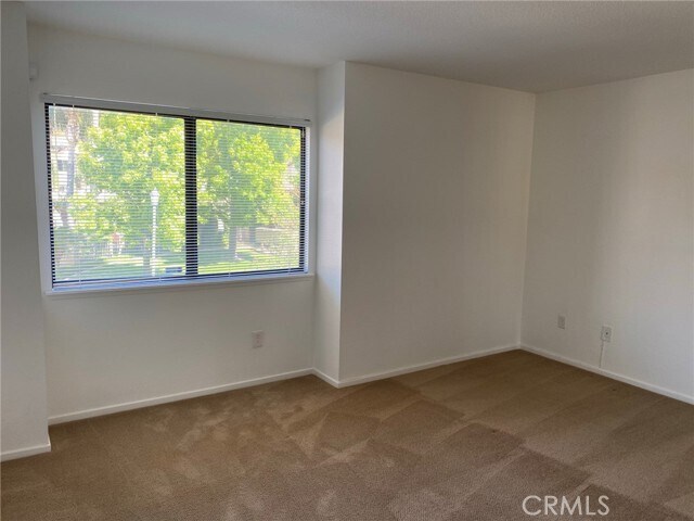 Building Photo - 5050 Canyon Crest Dr
