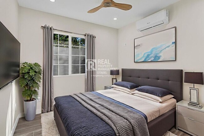 Building Photo - 940 E Anahurst Pl