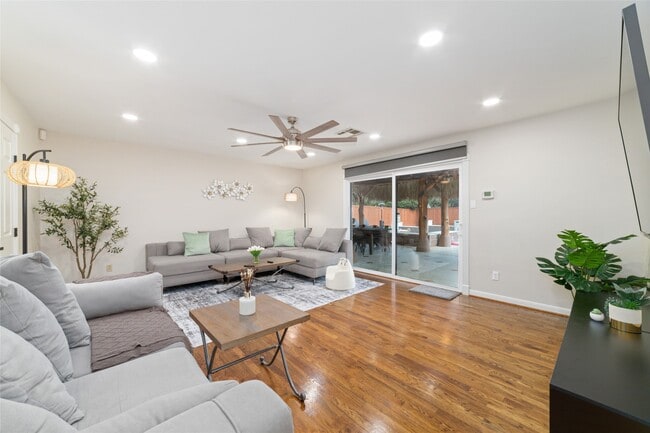 Building Photo - 5727 Capello Dr