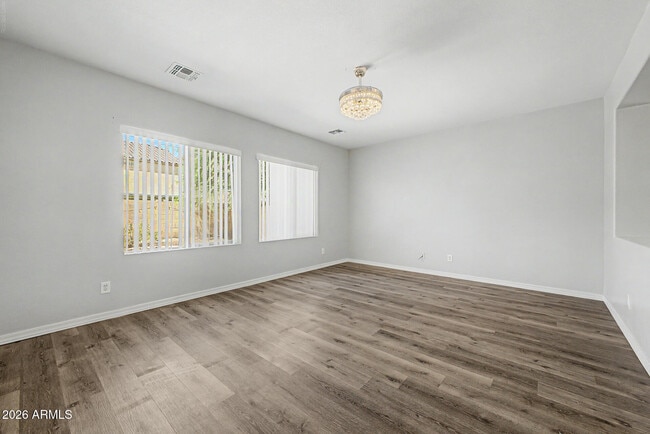 Building Photo - 9442 W Palm Ln