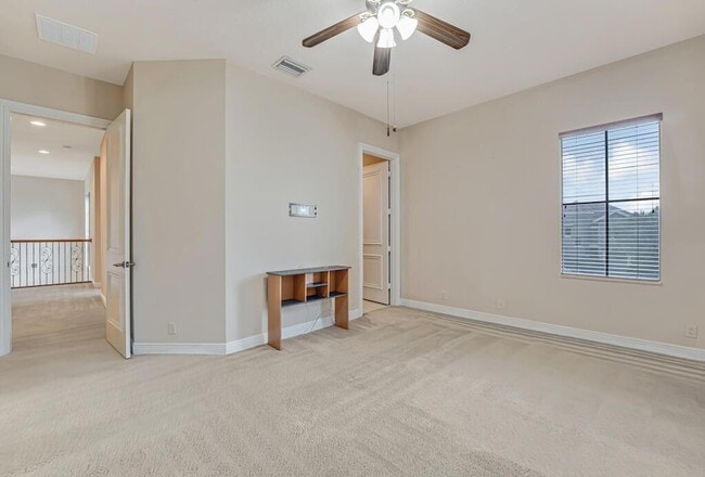 Building Photo - 10513 Versailles Blvd