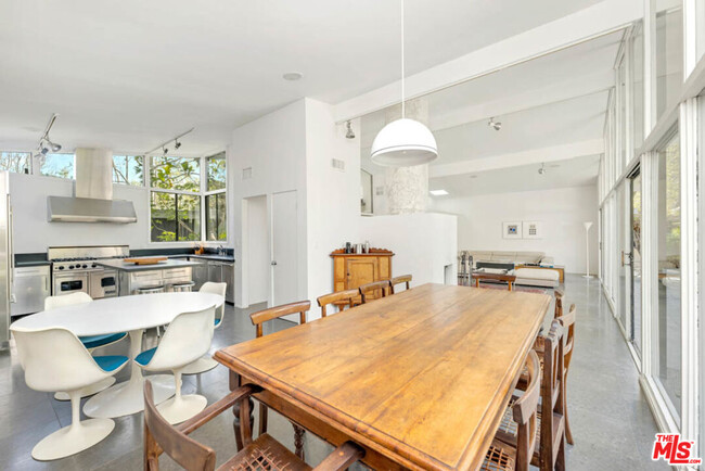 Building Photo - 30611 Las Estrellas Dr