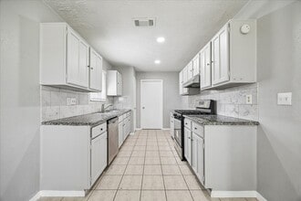 Building Photo - 1911 Green Star Ct