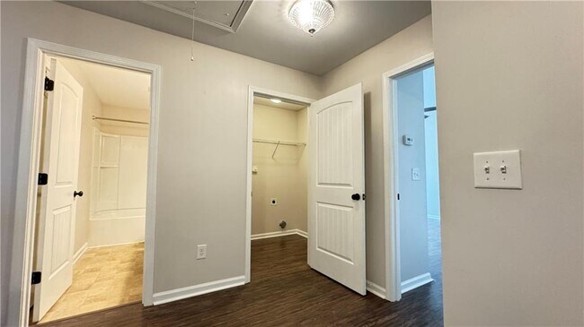 Building Photo - 4408 Black Hills Dr NW