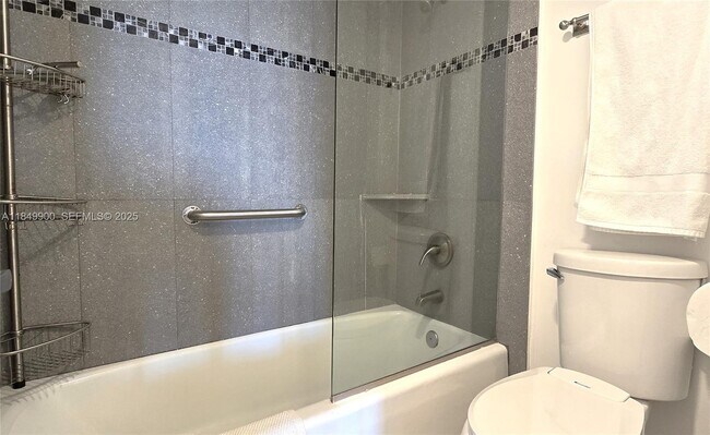 Building Photo - 3731 N Country Club Dr